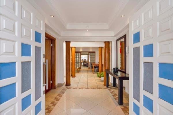 8 Bedroom Property for Sale in Rondebosch Western Cape